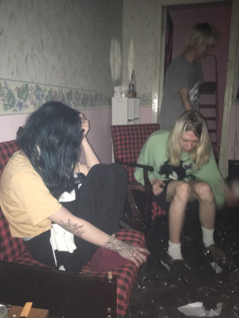 6934ac6a67e45_1765059690 - изображение на LocalQQ